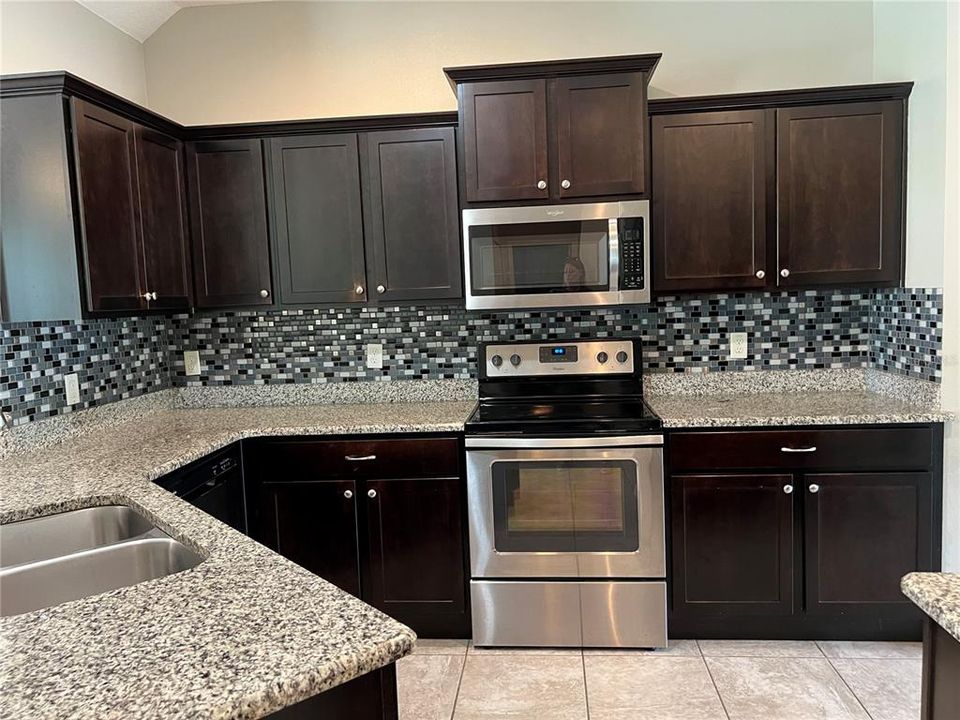 Active With Contract: $1,999 (3 beds, 2 baths, 1832 Square Feet)