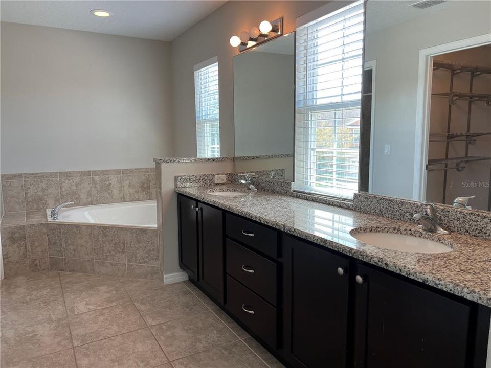 Active With Contract: $1,999 (3 beds, 2 baths, 1832 Square Feet)