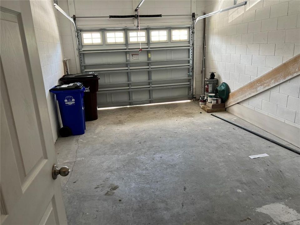 Active With Contract: $1,999 (3 beds, 2 baths, 1832 Square Feet)