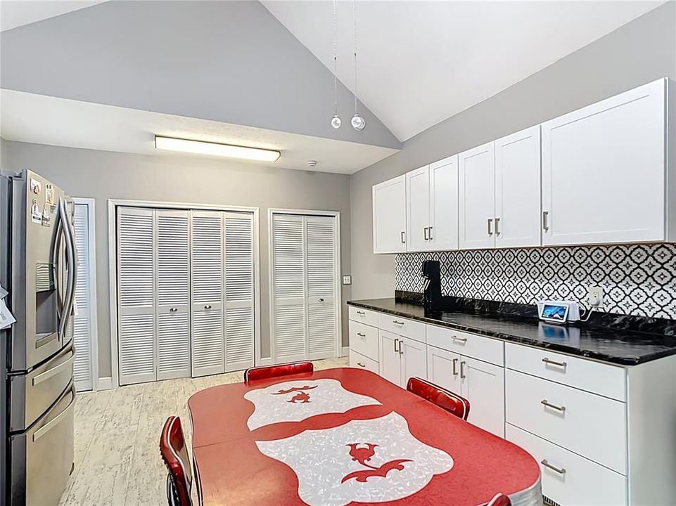 На продажу: $585,000 (4 спален, 2 ванн, 3175 Квадратных фут)