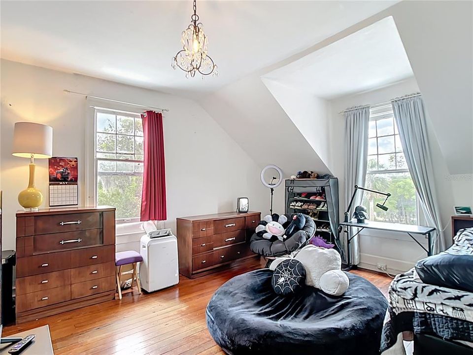 На продажу: $585,000 (4 спален, 2 ванн, 3175 Квадратных фут)