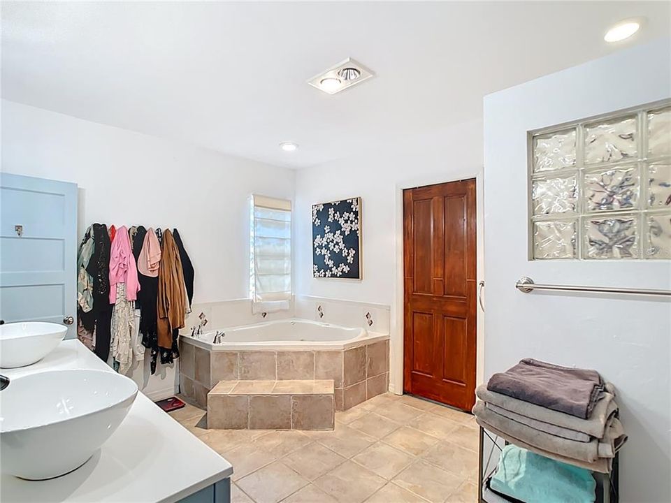 На продажу: $585,000 (4 спален, 2 ванн, 3175 Квадратных фут)