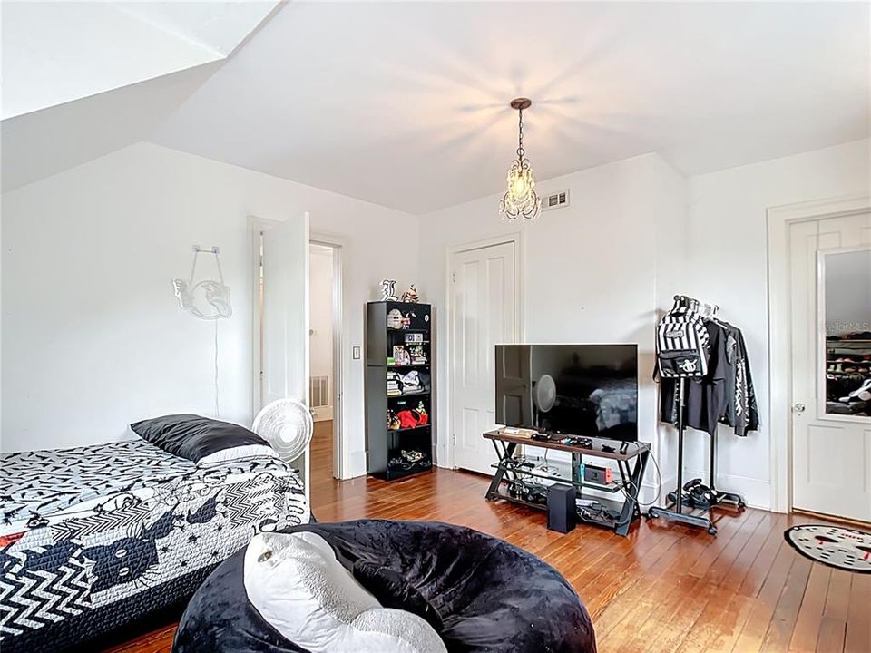 На продажу: $585,000 (4 спален, 2 ванн, 3175 Квадратных фут)