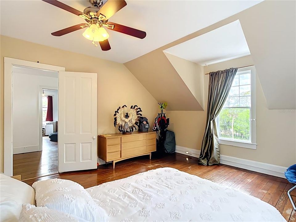 На продажу: $585,000 (4 спален, 2 ванн, 3175 Квадратных фут)