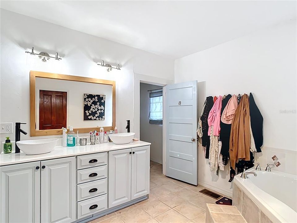 На продажу: $585,000 (4 спален, 2 ванн, 3175 Квадратных фут)