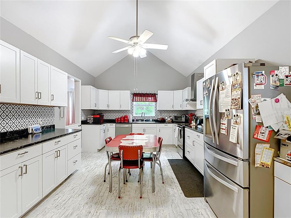 На продажу: $585,000 (4 спален, 2 ванн, 3175 Квадратных фут)