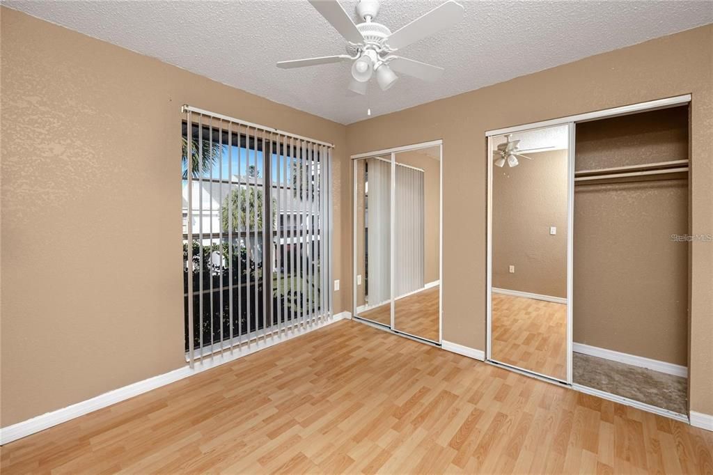 合同活跃: $125,000 (3 贝兹, 2 浴室, 1405 平方英尺)