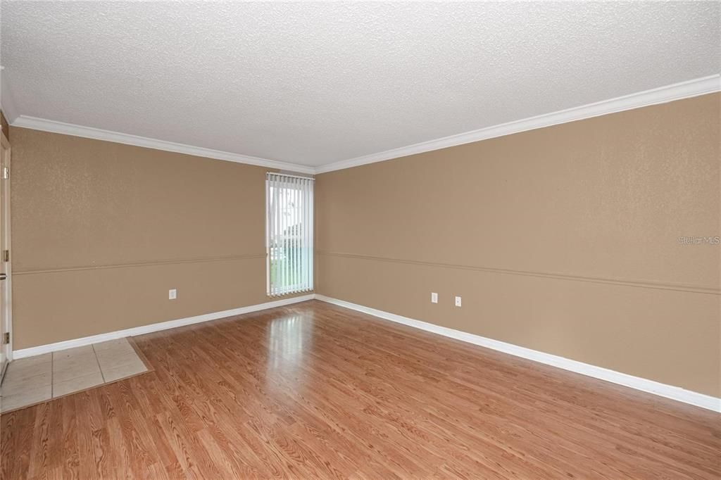 合同活跃: $125,000 (3 贝兹, 2 浴室, 1405 平方英尺)