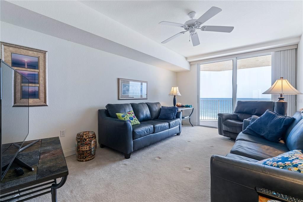 Active With Contract: $539,000 (3 beds, 3 baths, 2215 Square Feet)