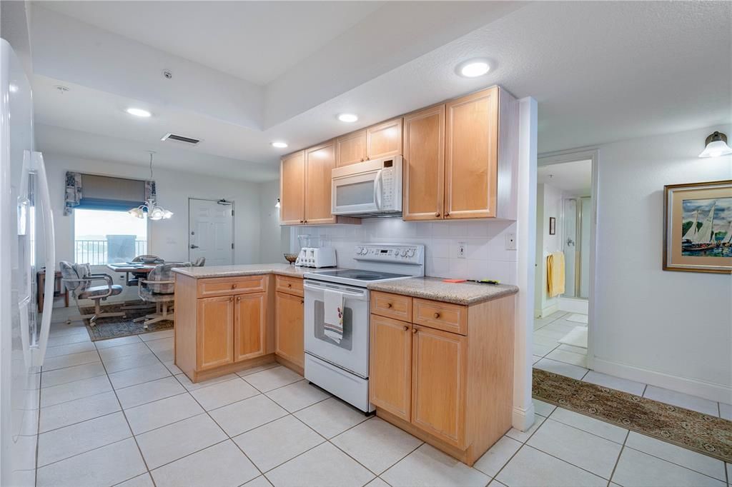 Active With Contract: $539,000 (3 beds, 3 baths, 2215 Square Feet)