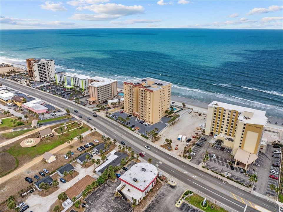 Active With Contract: $539,000 (3 beds, 3 baths, 2215 Square Feet)