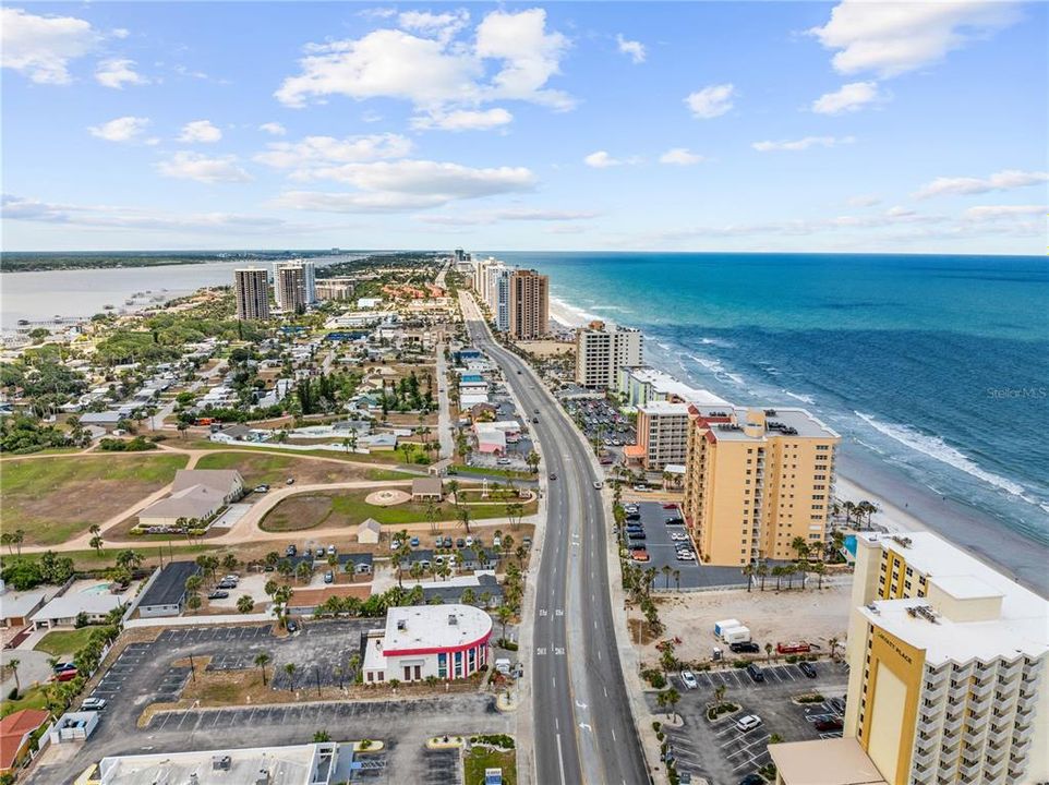 Active With Contract: $539,000 (3 beds, 3 baths, 2215 Square Feet)