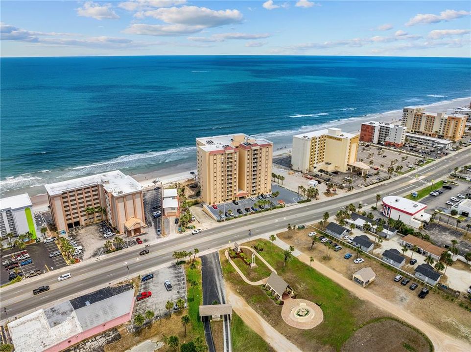 Active With Contract: $539,000 (3 beds, 3 baths, 2215 Square Feet)