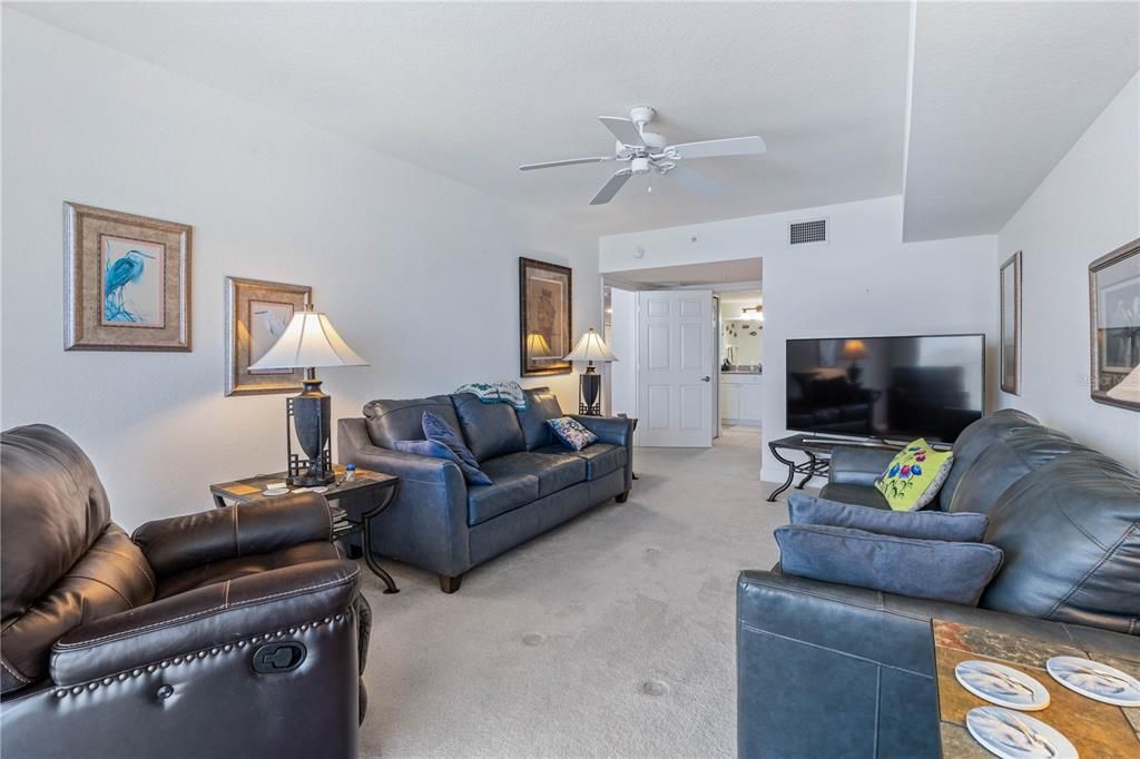 Active With Contract: $539,000 (3 beds, 3 baths, 2215 Square Feet)
