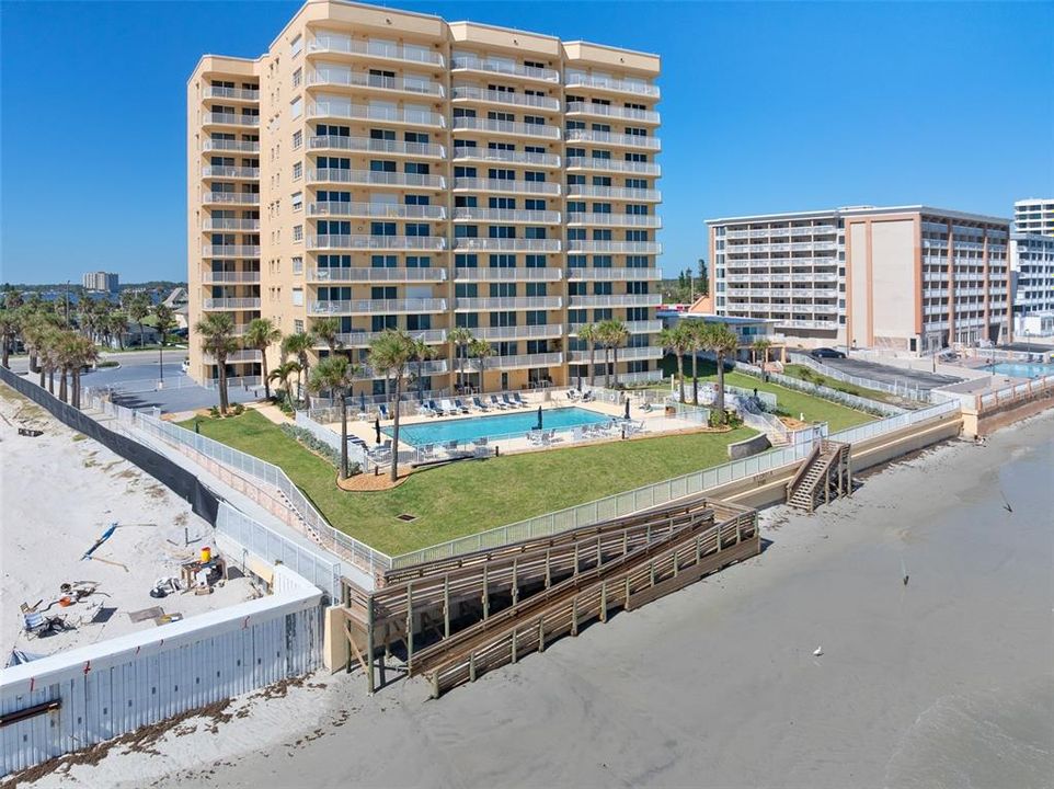 Active With Contract: $539,000 (3 beds, 3 baths, 2215 Square Feet)