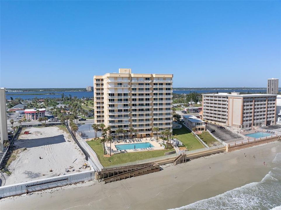 Active With Contract: $539,000 (3 beds, 3 baths, 2215 Square Feet)