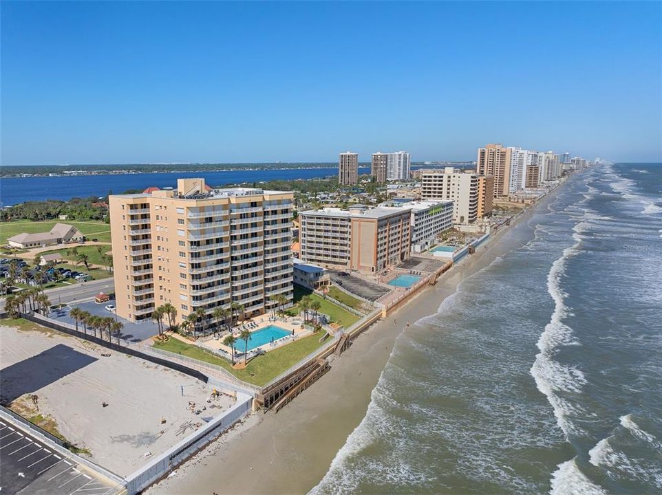 Active With Contract: $539,000 (3 beds, 3 baths, 2215 Square Feet)