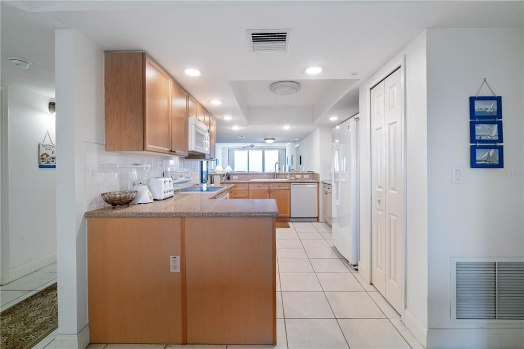 Active With Contract: $539,000 (3 beds, 3 baths, 2215 Square Feet)