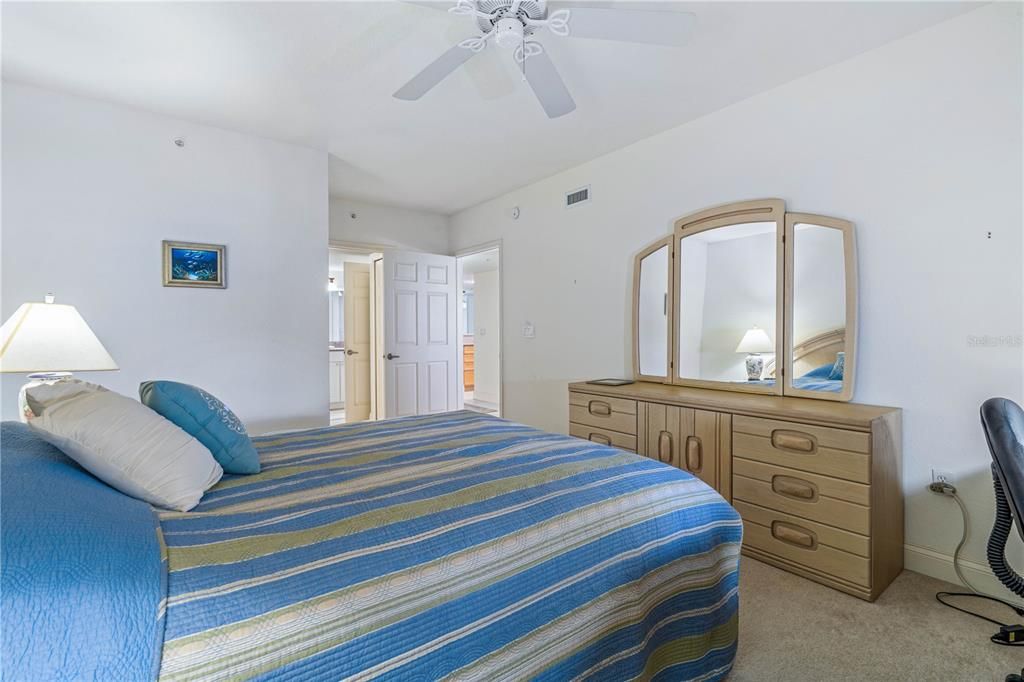 Active With Contract: $539,000 (3 beds, 3 baths, 2215 Square Feet)