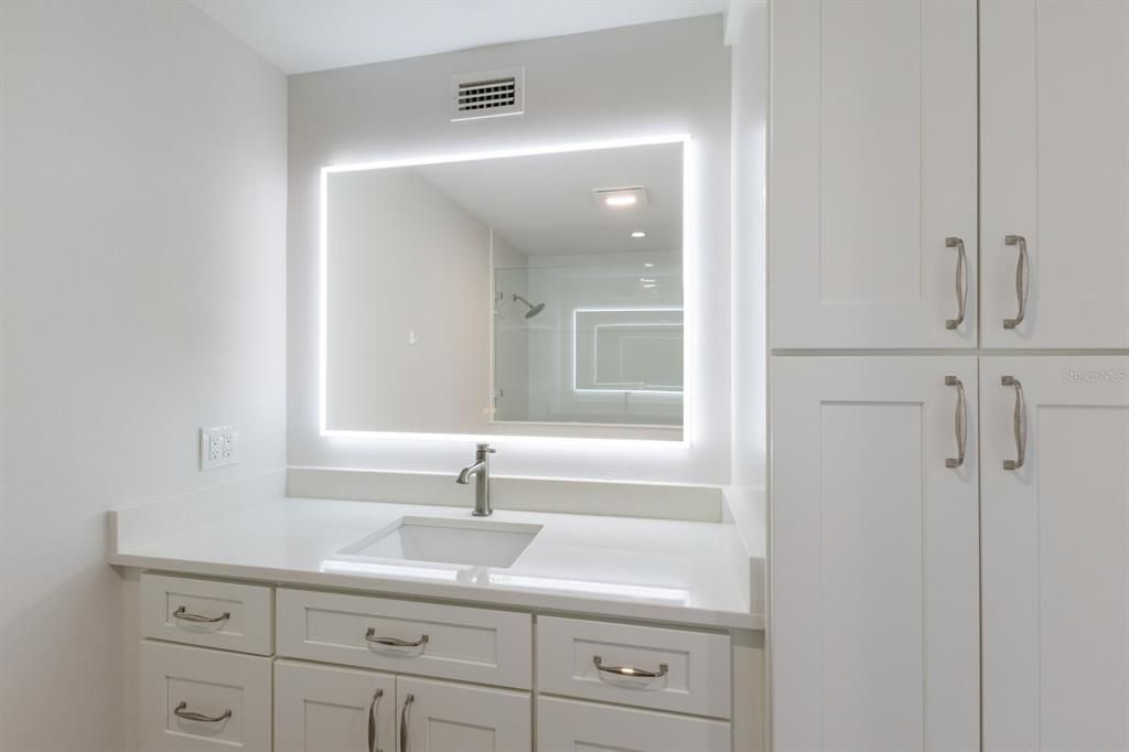 For Sale: $1,249,900 (2 beds, 2 baths, 1259 Square Feet)