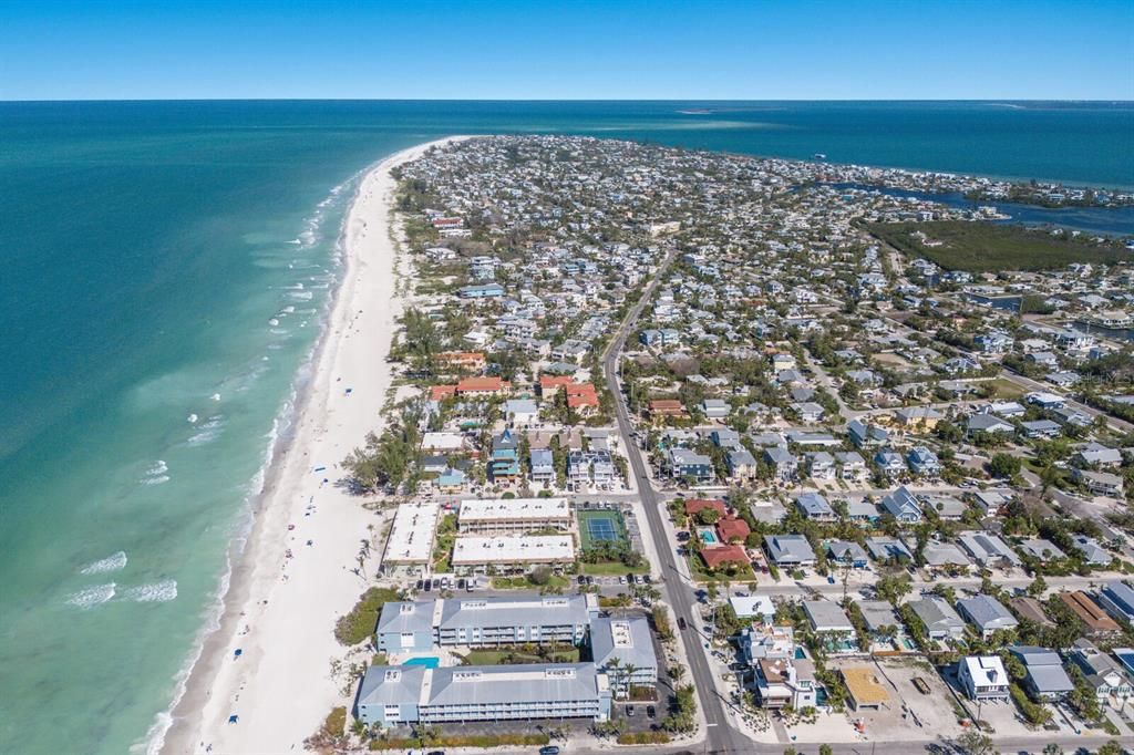 For Sale: $1,249,900 (2 beds, 2 baths, 1259 Square Feet)