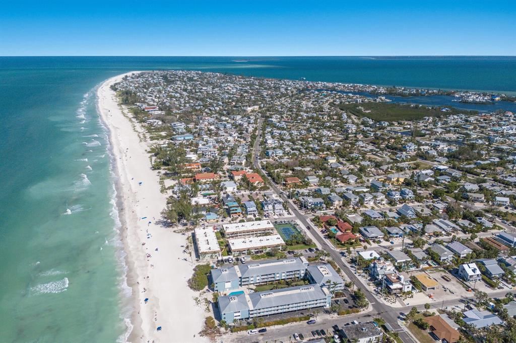 For Sale: $1,249,900 (2 beds, 2 baths, 1259 Square Feet)