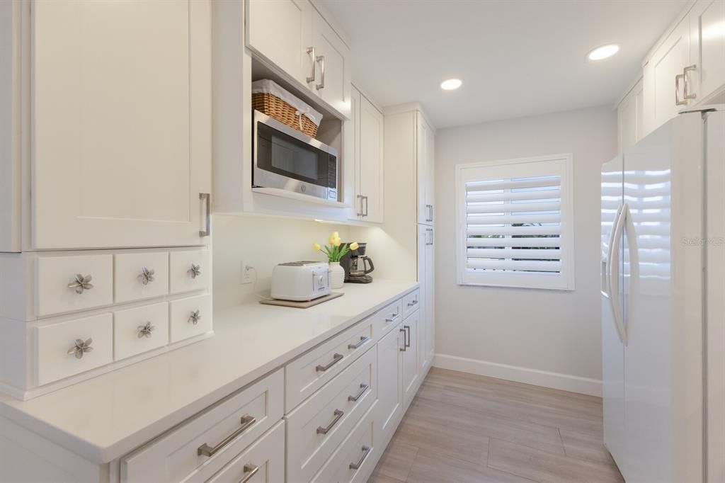 For Sale: $1,249,900 (2 beds, 2 baths, 1259 Square Feet)