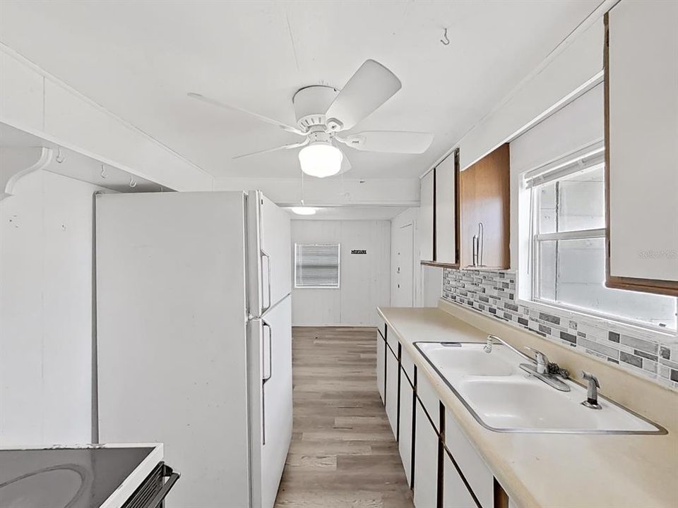 For Sale: $995,850 (2 beds, 1 baths, 912 Square Feet)