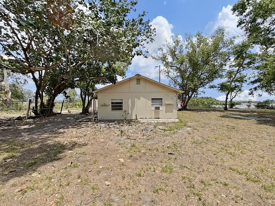 For Sale: $995,850 (2 beds, 1 baths, 912 Square Feet)