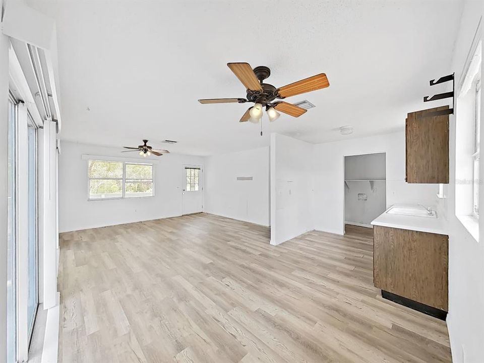 For Sale: $995,850 (2 beds, 1 baths, 912 Square Feet)