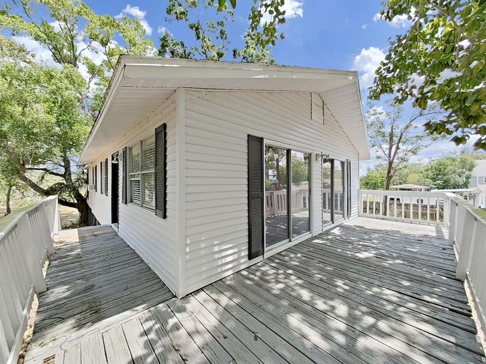 For Sale: $995,850 (2 beds, 1 baths, 912 Square Feet)