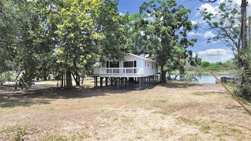 For Sale: $995,850 (2 beds, 1 baths, 912 Square Feet)