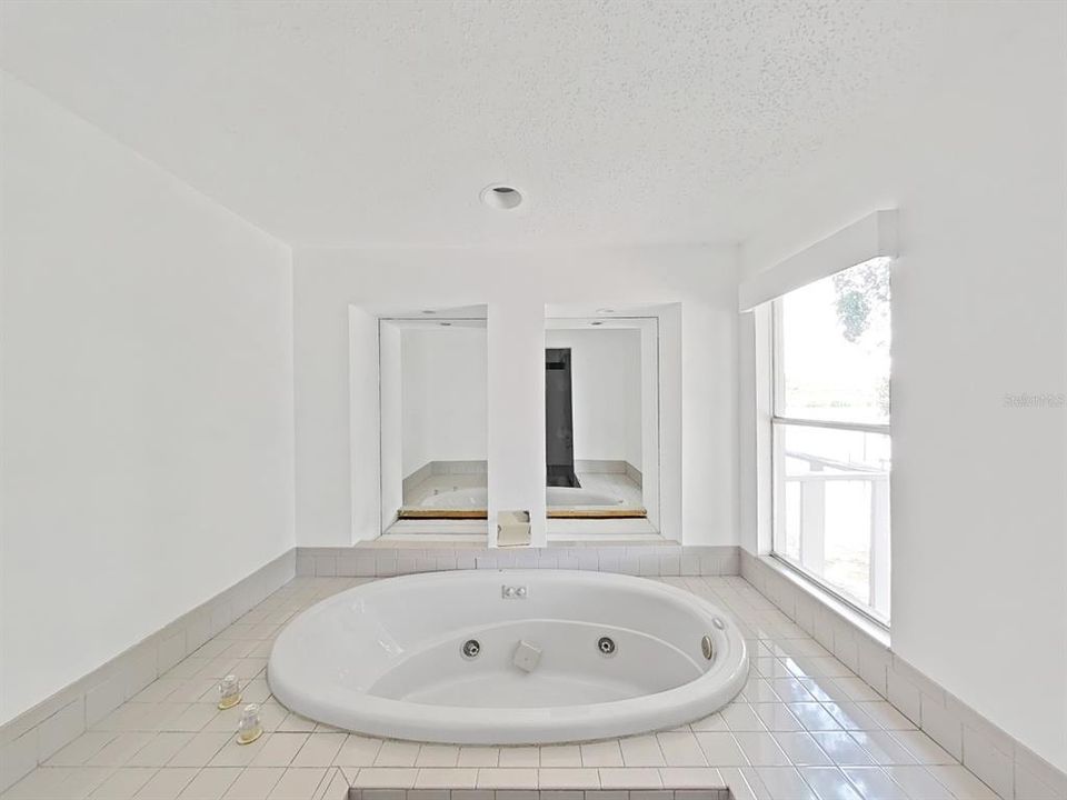 For Sale: $995,850 (2 beds, 1 baths, 912 Square Feet)