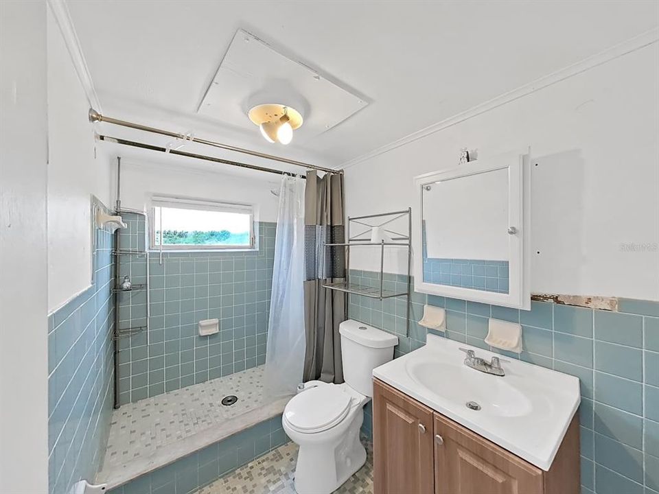 For Sale: $995,850 (2 beds, 1 baths, 912 Square Feet)