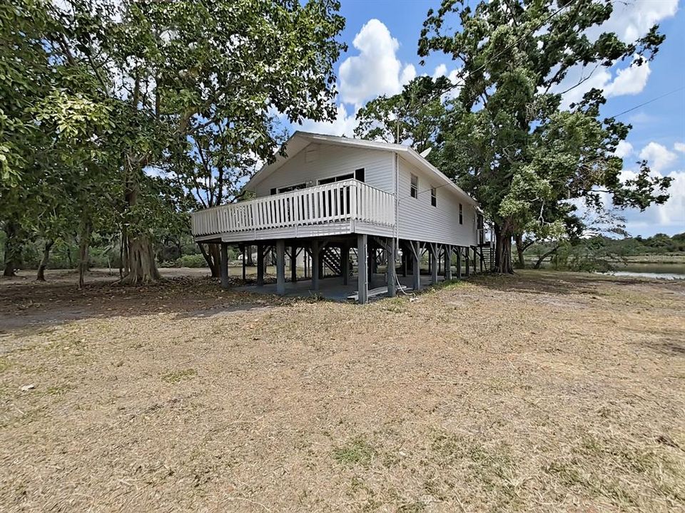 For Sale: $995,850 (2 beds, 1 baths, 912 Square Feet)