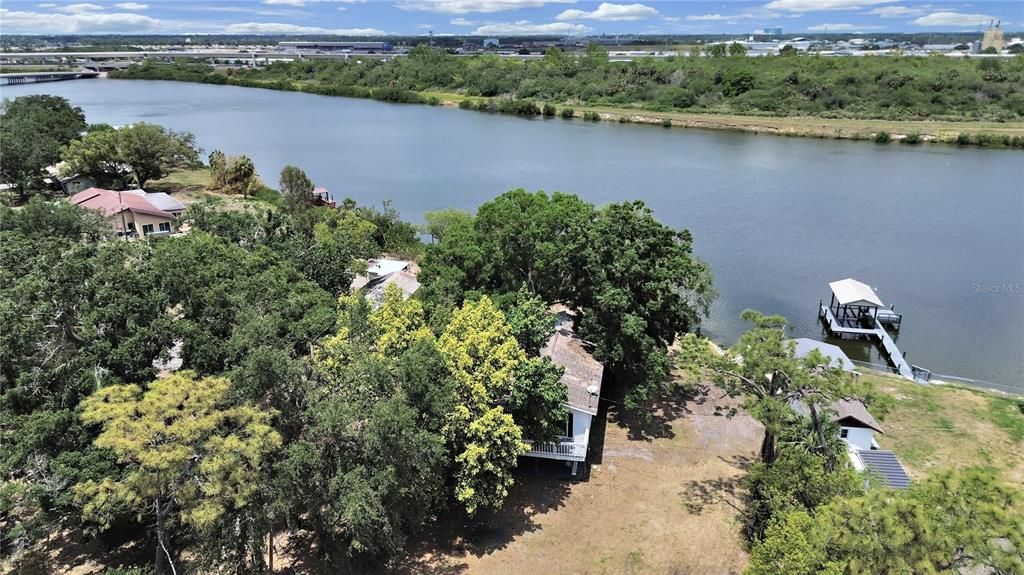 For Sale: $995,850 (2 beds, 1 baths, 912 Square Feet)