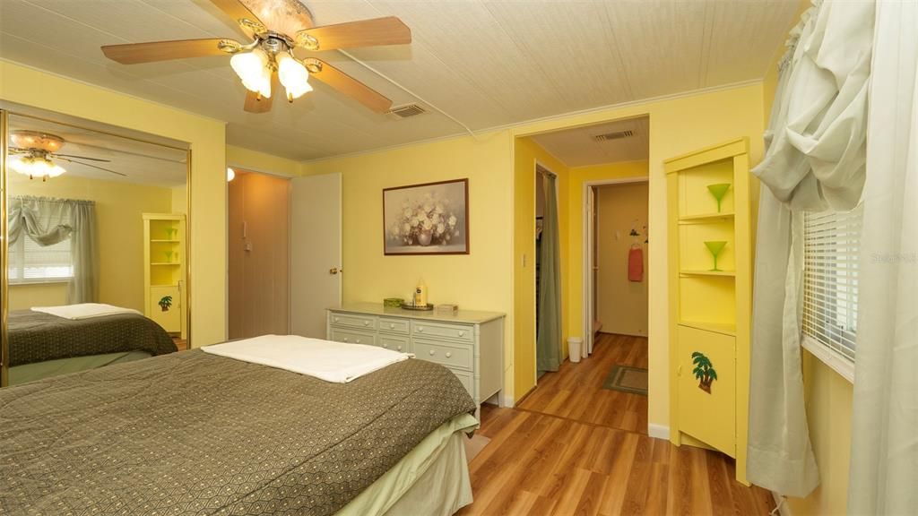 Active With Contract: $140,000 (2 beds, 2 baths, 1120 Square Feet)