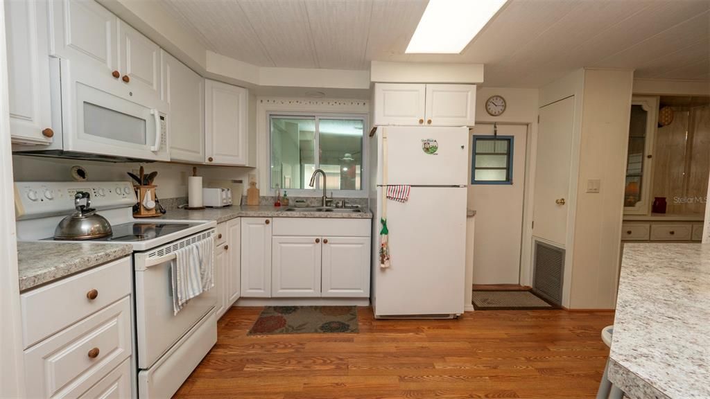 Active With Contract: $140,000 (2 beds, 2 baths, 1120 Square Feet)