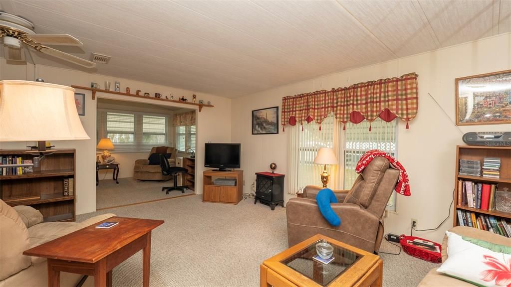 Active With Contract: $140,000 (2 beds, 2 baths, 1120 Square Feet)