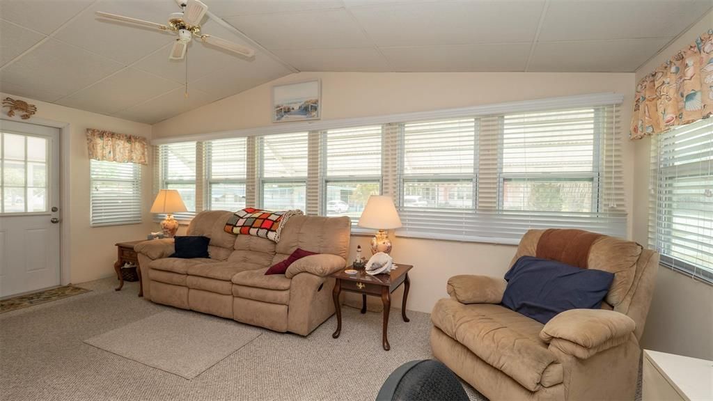 Active With Contract: $140,000 (2 beds, 2 baths, 1120 Square Feet)