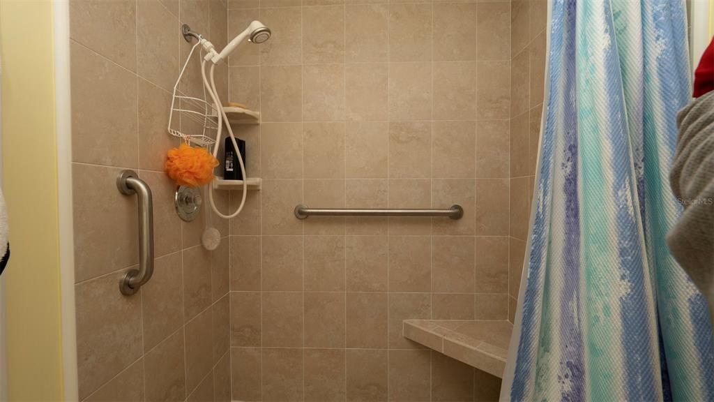 Active With Contract: $140,000 (2 beds, 2 baths, 1120 Square Feet)