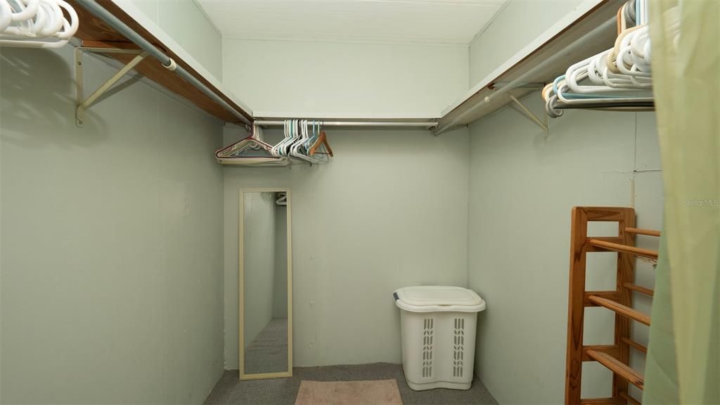 Active With Contract: $140,000 (2 beds, 2 baths, 1120 Square Feet)