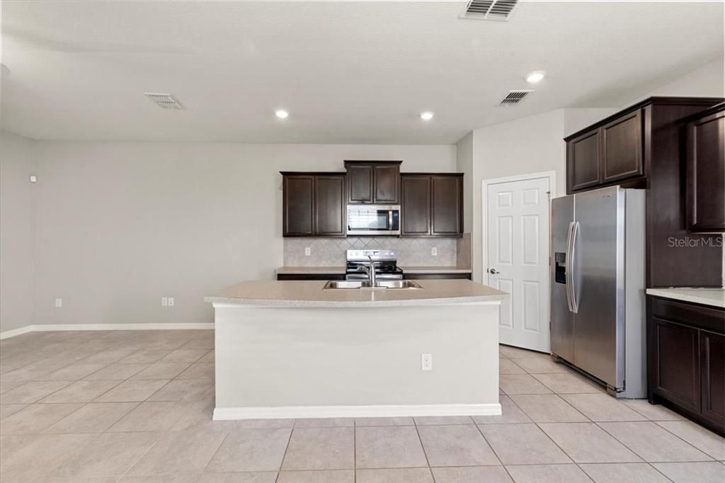 For Sale: $315,000 (3 beds, 2 baths, 1880 Square Feet)