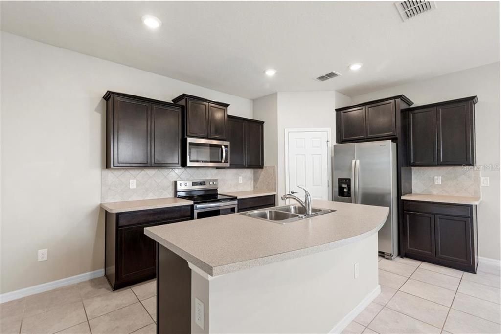 For Sale: $315,000 (3 beds, 2 baths, 1880 Square Feet)