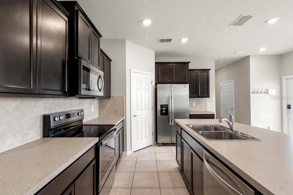 For Sale: $315,000 (3 beds, 2 baths, 1880 Square Feet)
