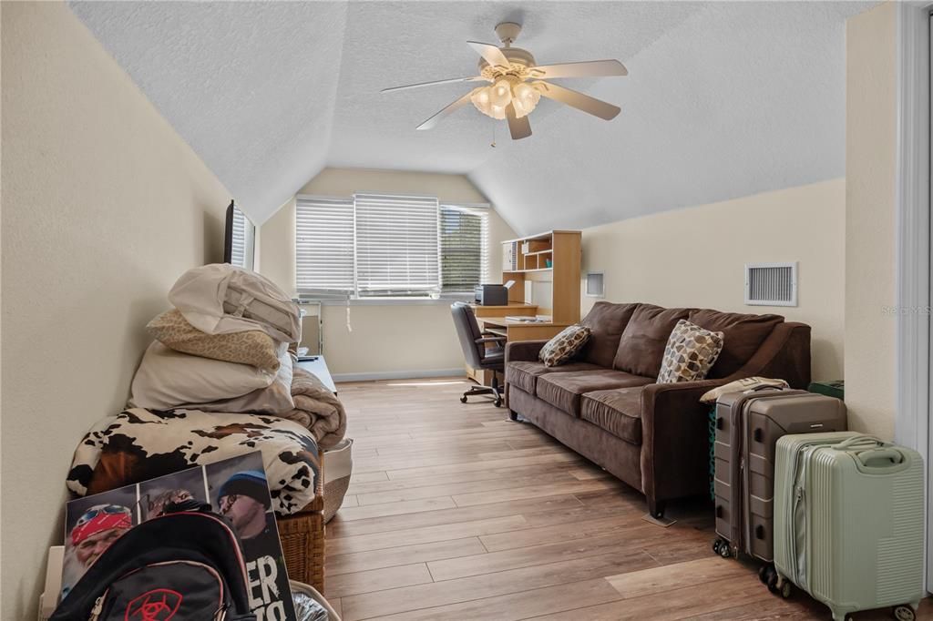 En Venta: $599,000 (3 camas, 2 baños, 1918 Pies cuadrados)