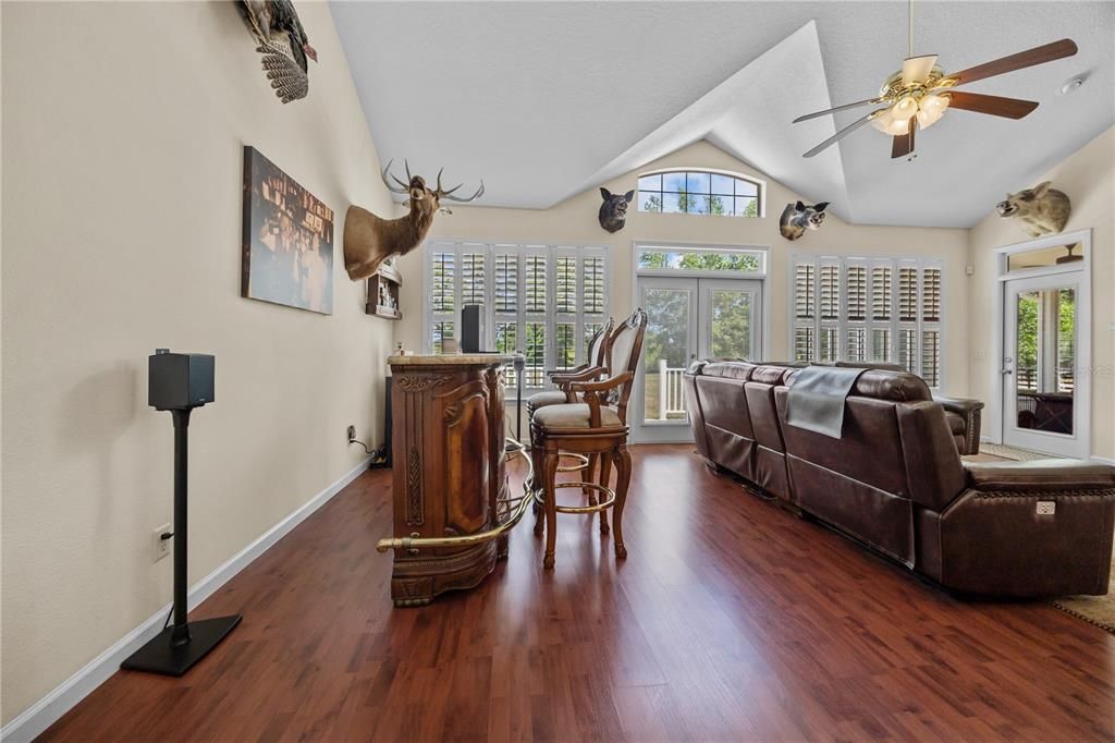 En Venta: $599,000 (3 camas, 2 baños, 1918 Pies cuadrados)