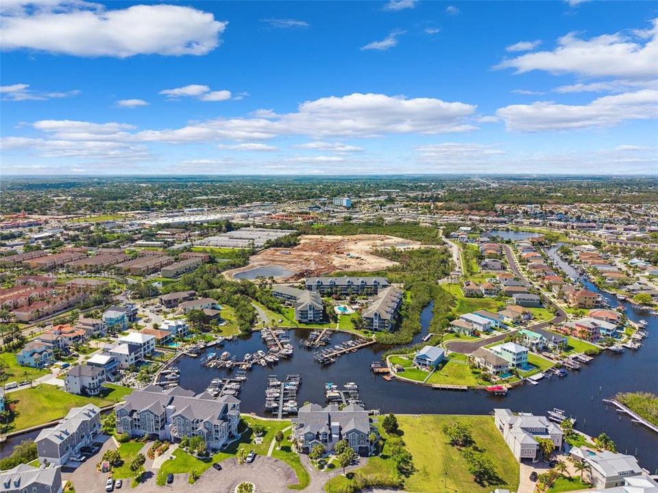 待售: $205,000 (1 贝兹, 1 浴室, 693 平方英尺)