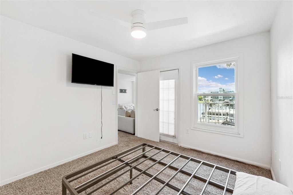 待售: $205,000 (1 贝兹, 1 浴室, 693 平方英尺)