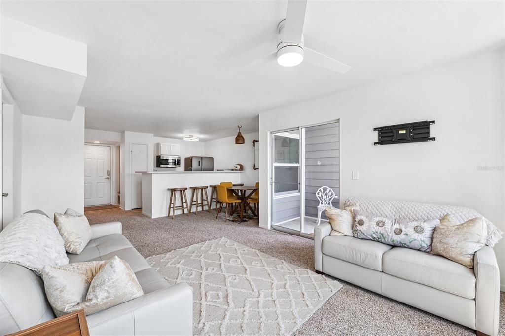 待售: $205,000 (1 贝兹, 1 浴室, 693 平方英尺)